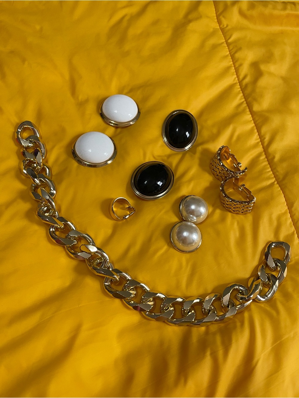 Bundle of Jewelry (clip ons and brooches)
